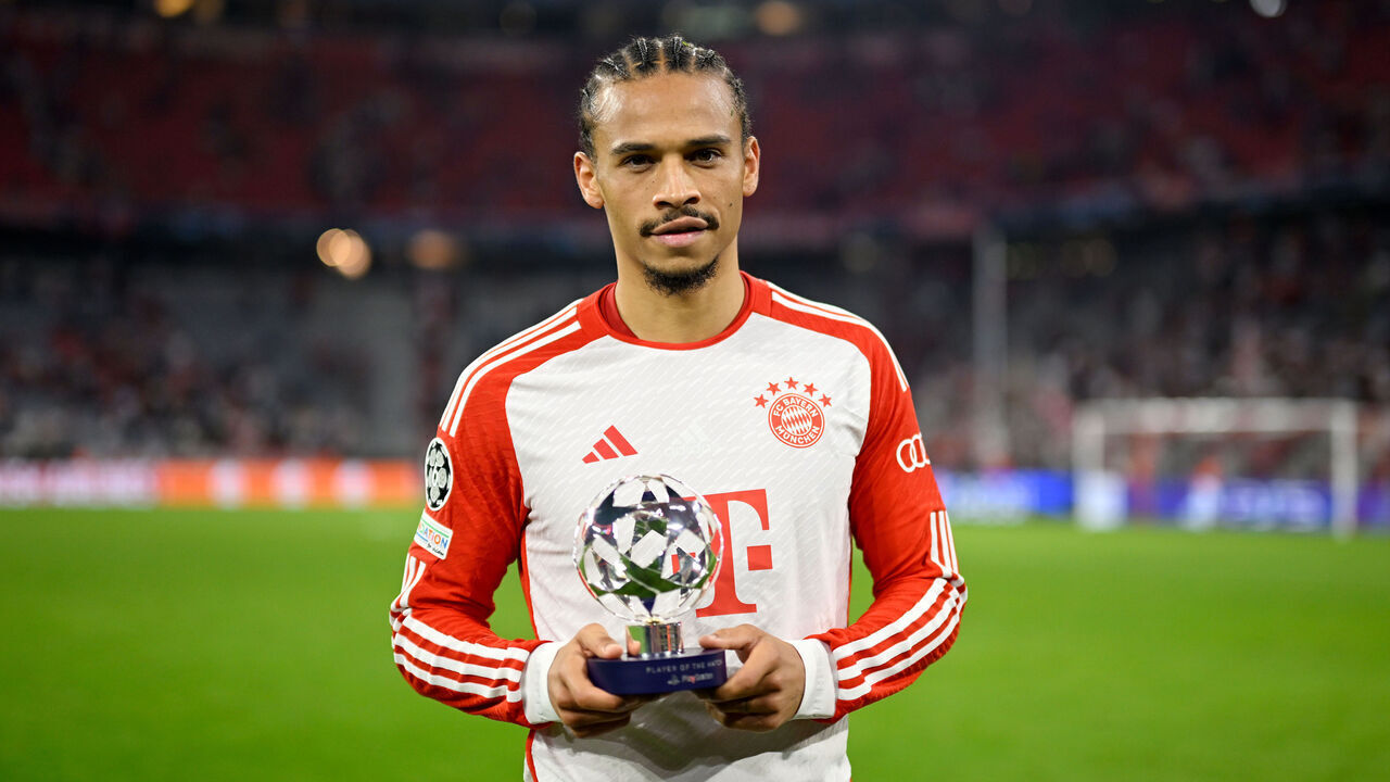 MUNICH, GERMANY - SEPTEMBER 20: Leroy Sane of Bayern Munich poses for a photo with the PlayStation Player Of The Match award after the UEFA Champions League match between FC Bayern München and Manchester United at Allianz Arena on September 20, 2023 in Munich, Germany.