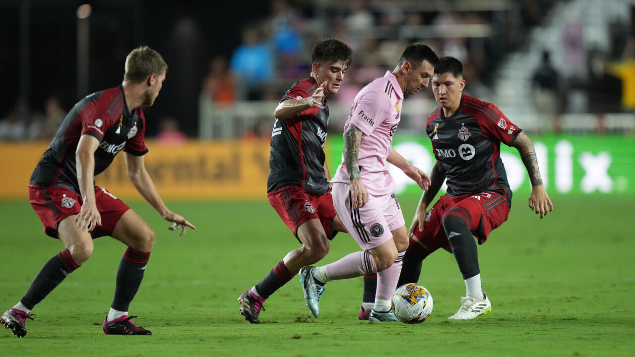 FORT LAUDERDALE, FL - SEPTEMBER 20: Inter Miami forward Lionel Messi (10) splits three defenders with the ball during the match between Toronto FC and Inter Miami CF at DRV PNK Stadium, Fort Lauderdale, Fla.