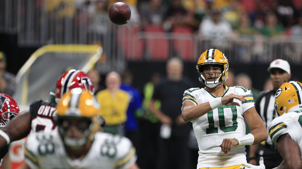 ATLANTA, GA - SEPTEMBER 17: Green Bay Packers quarterback Jordan Love #10 throws the football during the NFL game between the Green Bay Packers and the Atlanta Falcons on September 17, 2023 at Mercedes-Benz Stadium in Atlanta, GA.