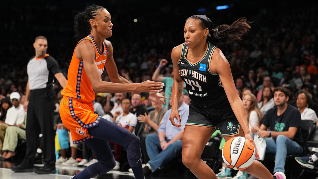 BROOKLYN, NY - SEPTEMBER 1: Betnijah Laney #44 of the New York Liberty dribbles the ball during the game against the Connecticut Sun on September 1, 2023 in Brooklyn, New York. Mandatory Copyright Notice: Copyright 2023 NBAE