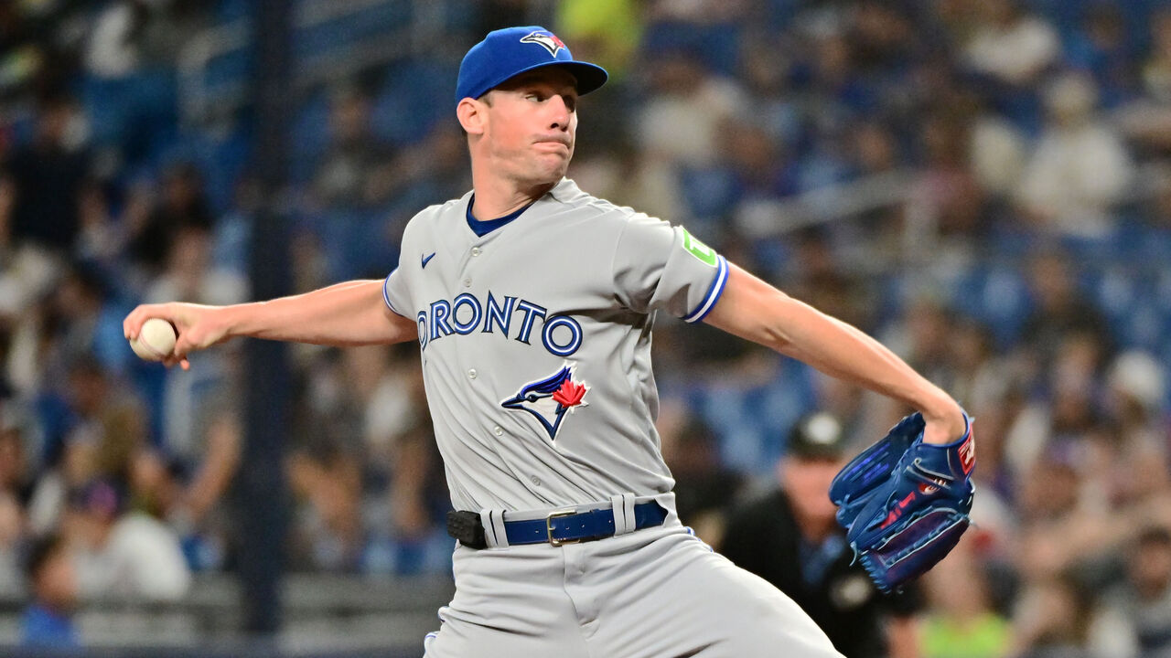 Bassitt becomes AL's second 15-game winner as Blue Jays beat Rays