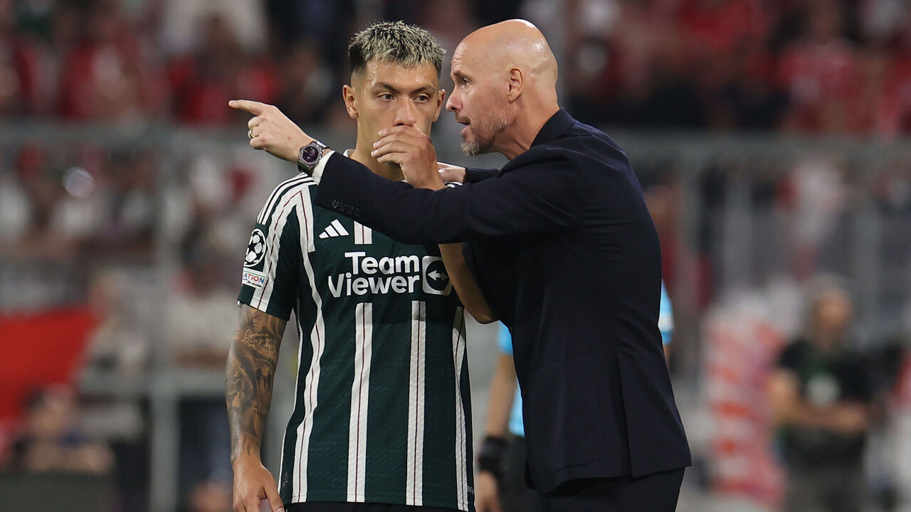 MUNICH, GERMANY - SEPTEMBER 20: Manager Erik ten Hag of Manchester United speaks to Lisandro Martinez during the UEFA Champions League match between FC Bayern München and Manchester United at Allianz Arena on September 20, 2023 in Munich, Germany.