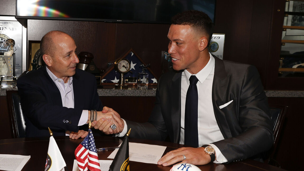 NEW YORK, NY - DECEMBER 21: General manager Brian Cashman of the New York Yankees and Aaron Judge #99 finalize Judges nine-year contract before a press conference at Yankee Stadium on December 21, 2022 in the Bronx, New York.