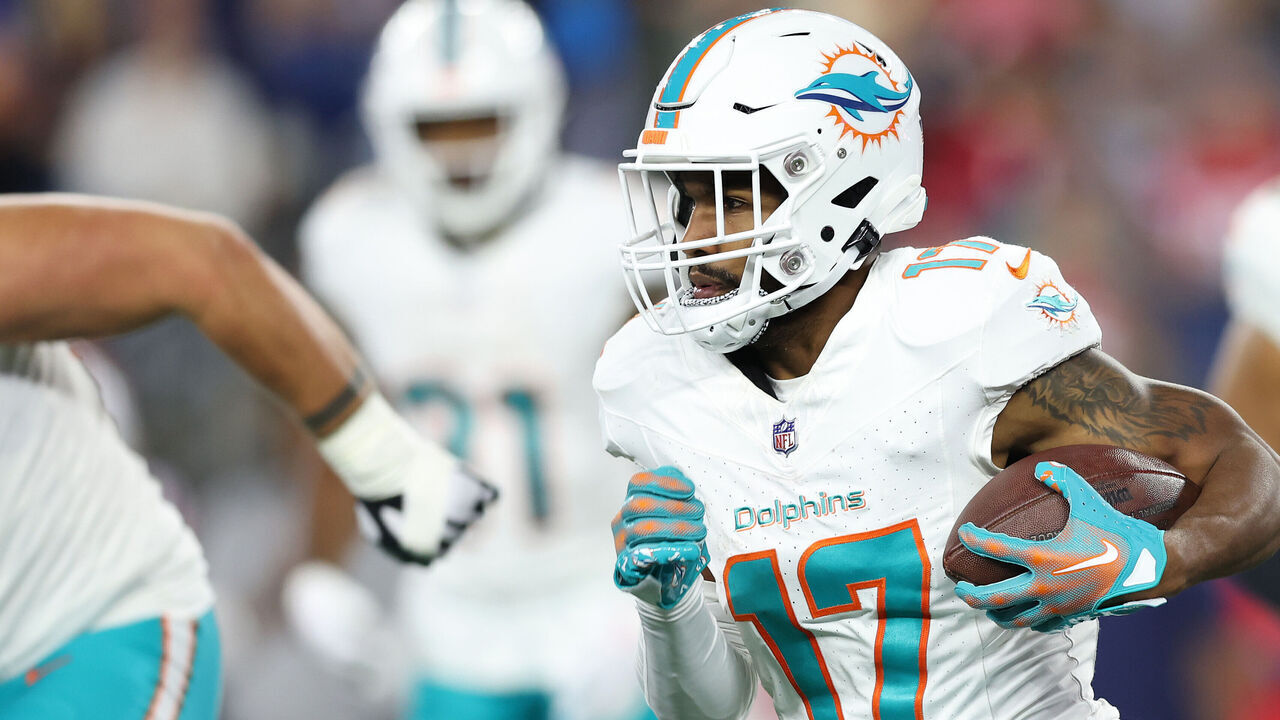 FOXBOROUGH, MASSACHUSETTS - SEPTEMBER 17: Jaylen Waddle #17 of the Miami Dolphins runs the ball during the second half against the New England Patriots at Gillette Stadium on September 17, 2023 in Foxborough, Massachusetts.