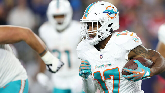 FOXBOROUGH, MASSACHUSETTS - SEPTEMBER 17: Jaylen Waddle #17 of the Miami Dolphins runs the ball during the second half against the New England Patriots at Gillette Stadium on September 17, 2023 in Foxborough, Massachusetts.