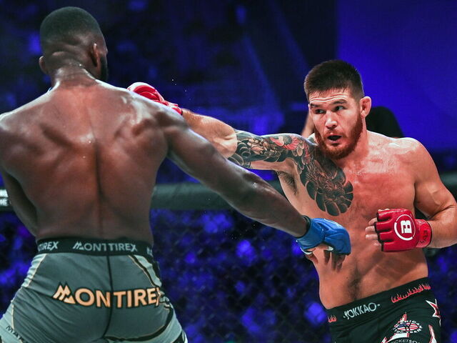Dublin , Ireland - 23 September 2023; Johnny Eblen, right, in action against Fabian Edwards during their Middleweight fight during the the Bellator 299 at 3 Arena in Dublin.