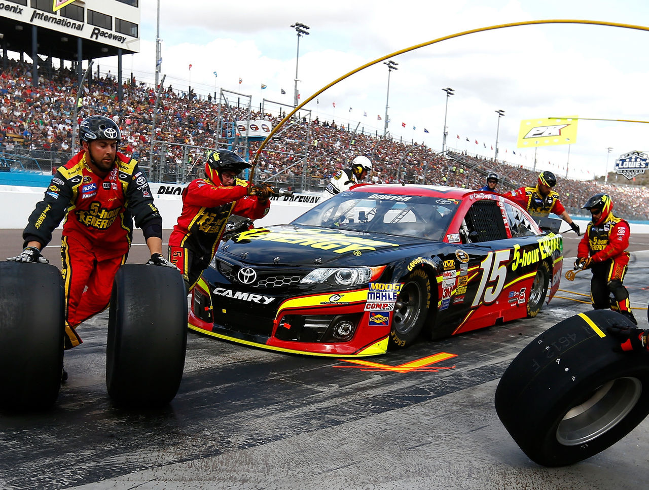 Пит скорость. Наскар обои. Пит стоп наскар. NASCAR Teams. NASCAR обои.