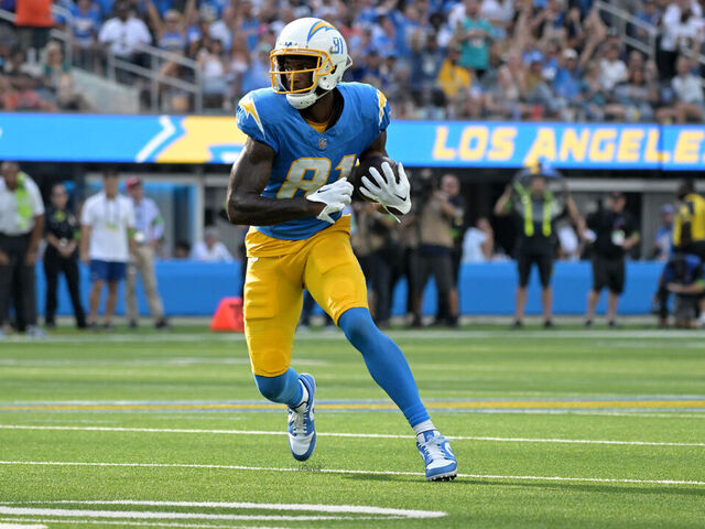 Football: Los Angeles Chargers Mike Williams (81) in action, runs with the football after a catch vs. Miami Dolphins at SoFi Stadium. Denver, CO 9/10/2023 CREDIT: Kohjiro Kinno (Set Number: X164423 TK1)