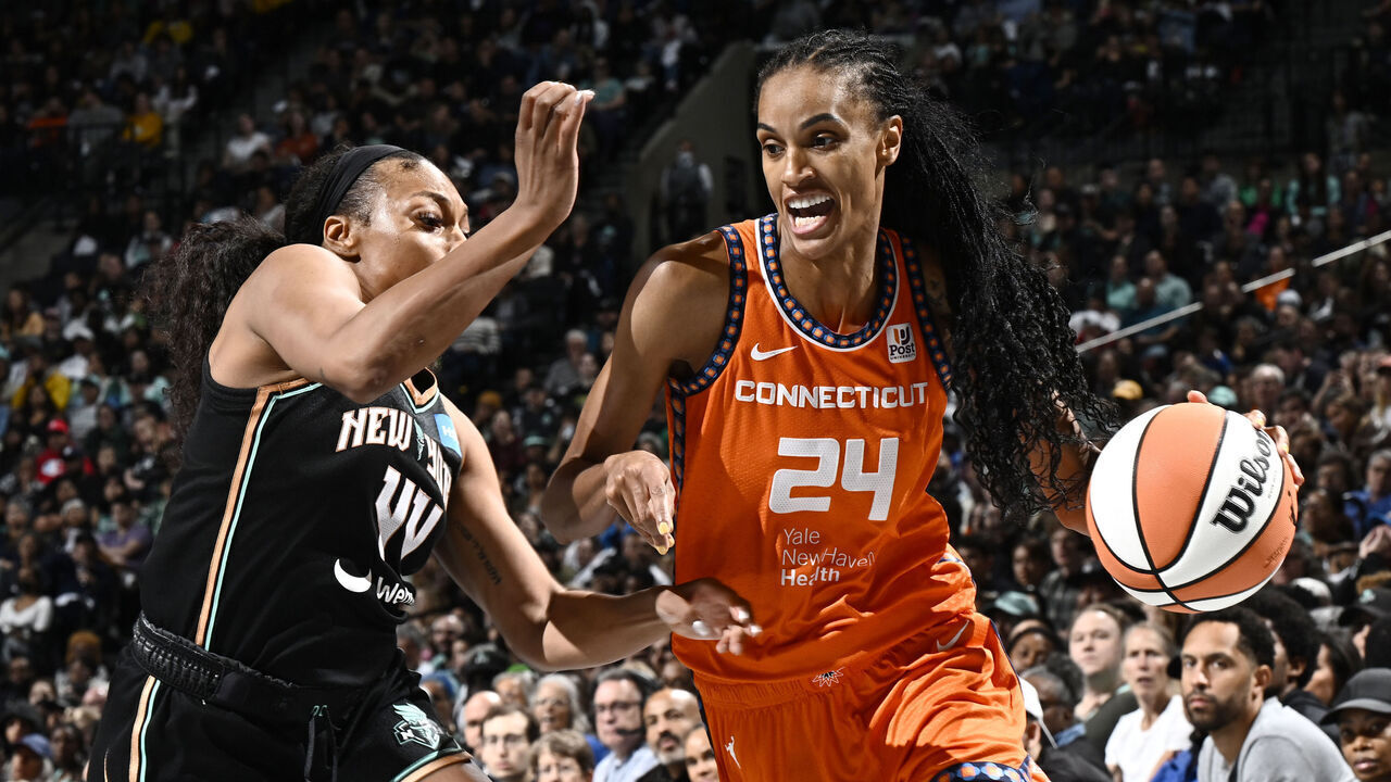 BROOKLYN, NY - SEPTEMBER 24: DeWanna Bonner #24 of the Connecticut Sun dribbles the ball during the game against the New York Liberty during round two game four of the 2023 WNBA Playoffs on September 24, 2023 at the Barclays Center in Brooklyn, New York. Mandatory Copyright Notice: Copyright 2023 NBAE