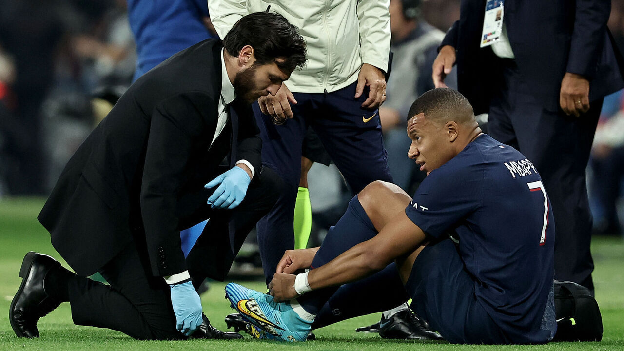 Paris Saint-Germain's French forward #07 Kylian Mbappe receives medical assistance after a shock during the French L1 football match between Paris Saint-Germain (PSG) and Olympique de Marseille (OM) at The Parc des Princes Stadium in Paris on September 24, 2023.
