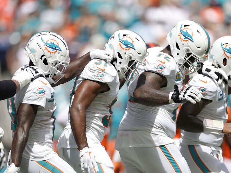 Dolphins drop near-record 70 points on Broncos