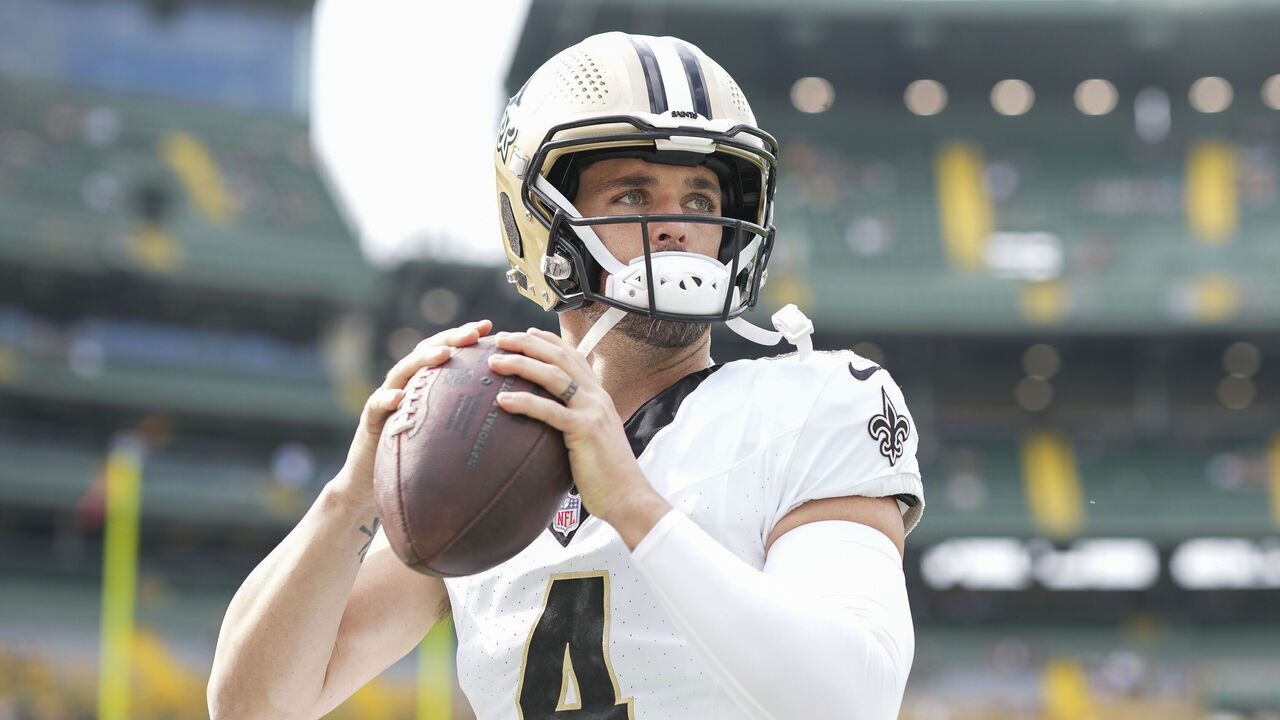 GREEN BAY, WI - SEPTEMBER 24: Quarterback Derek Carr #4 of the New Orleans Saints warms up prior to an NFL football game against the Green Bay Packers at Lambeau Field on September 29, 2023 in Green Bay, Wisconsin.