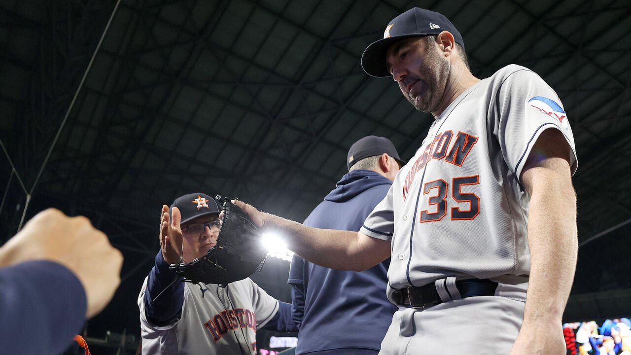SEATTLE, WASHINGTON - SEPTEMBER 25: Houston Astros starting pitcher Justin Verlander #35 reacts after being taken out of the game during the ninth inning against the Seattle Mariners at T-Mobile Park on September 25, 2023 in Seattle, Washington.