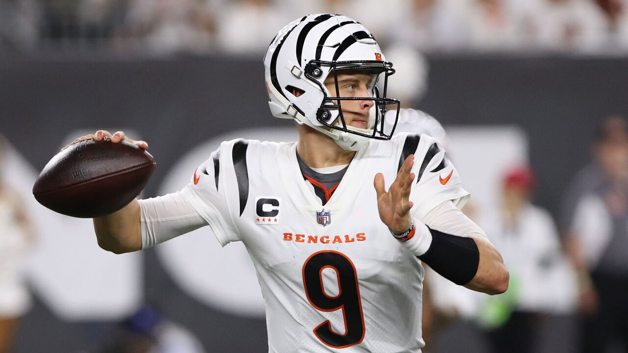 CINCINNATI, OH - SEPTEMBER 25: Cincinnati Bengals quarterback Joe Burrow (9) passes the ball during the game against the Los Angeles Rams and the Cincinnati Bengals on September 25, 2023, at Paycor Stadium in Cincinnati, OH.