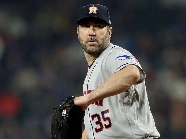 SEATTLE, WASHINGTON - SEPTEMBER 25: Houston Astros starting pitcher Justin Verlander #35 pitches during the first inning against the Seattle Mariners at T-Mobile Park on September 25, 2023 in Seattle, Washington.