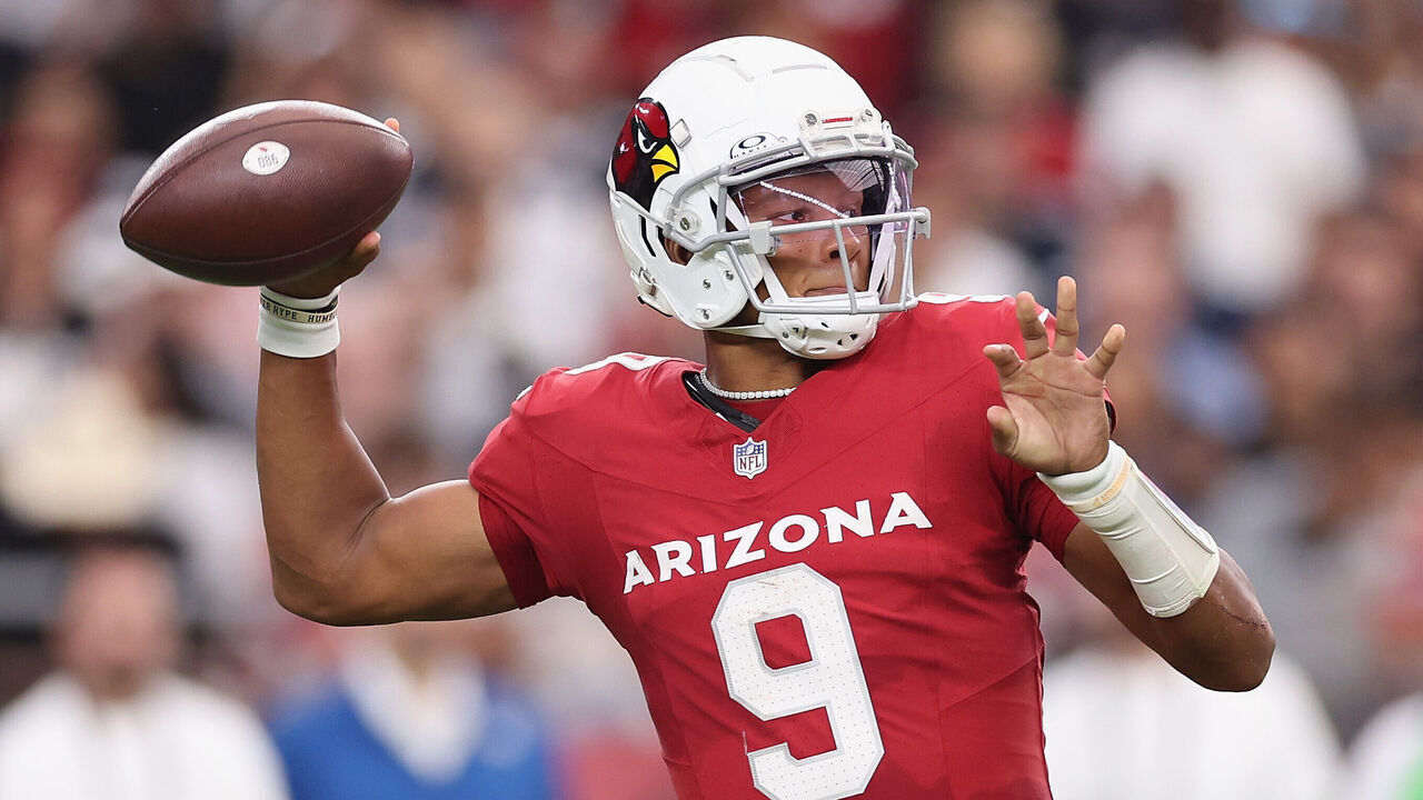 GLENDALE, ARIZONA - SEPTEMBER 24: Quarterback Joshua Dobbs #9 of the Arizona Cardinals throws a pass during the NFL game against the Dallas Cowboysat State Farm Stadium on September 24, 2023 in Glendale, Arizona. The Cardinals defeated the Cowboys 28-16.