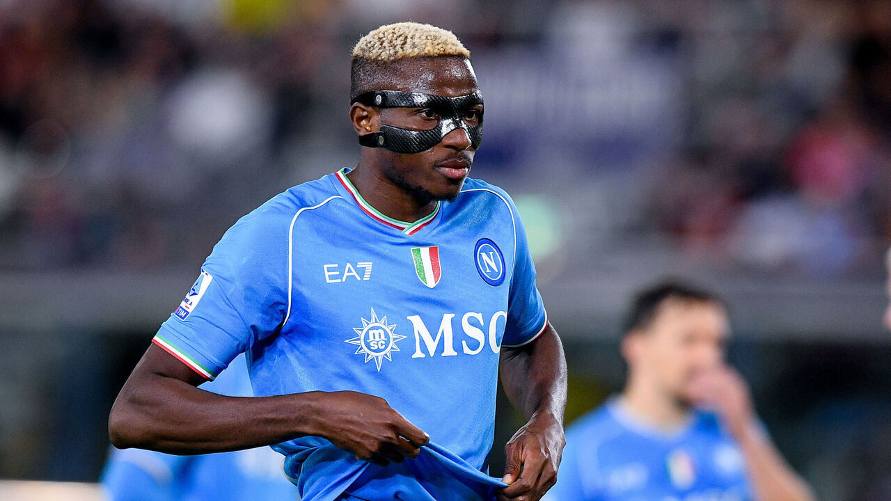 Victor Osimhen of SSC Napoli looks dejected during the Serie A Tim match between Bologna FC and SSC Napoli at Stadio Renato Dall'Ara on September 24, 2023 in Bologna, Italy.