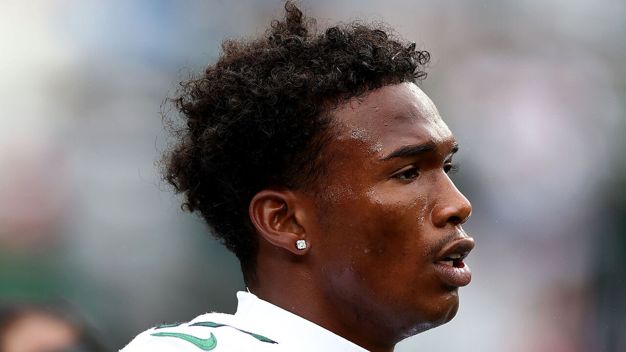 EAST RUTHERFORD, NEW JERSEY - SEPTEMBER 24: Garrett Wilson #17 of the New York Jets looks on during warm ups before the game against the New England Patriots at MetLife Stadium on September 24, 2023 in East Rutherford, New Jersey.