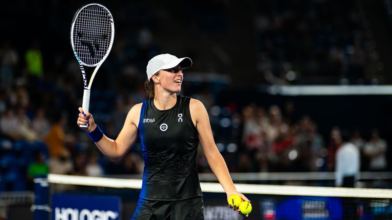TOKYO, JAPAN - SEPTEMBER 27: Iga Swiatek of Poland celebrates defeating Mai Hontama of Japan in the second round on Day 3 of the Toray Pan Pacific Open at Ariake Coliseum on September 27, 2023 in Tokyo, Japan