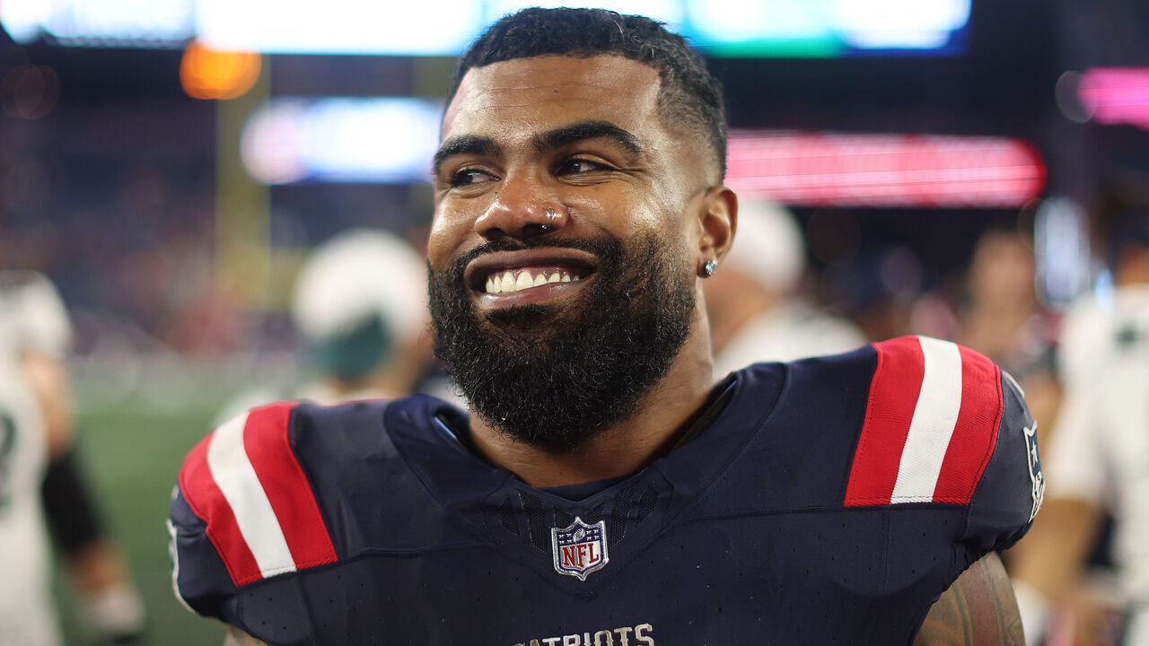 FOXBOROUGH, MASSACHUSETTS - SEPTEMBER 10: Ezekiel Elliott #15 of the New England Patriots reacts after the Philadelphia Eagles defeated the New England Patriots 25-20 at Gillette Stadium on September 10, 2023 in Foxborough, Massachusetts.