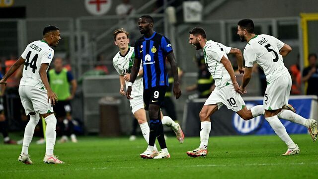 Sassuolo's Italian forward #10 Domenico Berardi (2ndR) celebrates with teammates after scoring next to Inter Milan's French forward #09 Marcus Thuram during the Italian Serie A football match between Inter Milan and Sassuolo at the San Siro stadium in Milan on September 27, 2023.