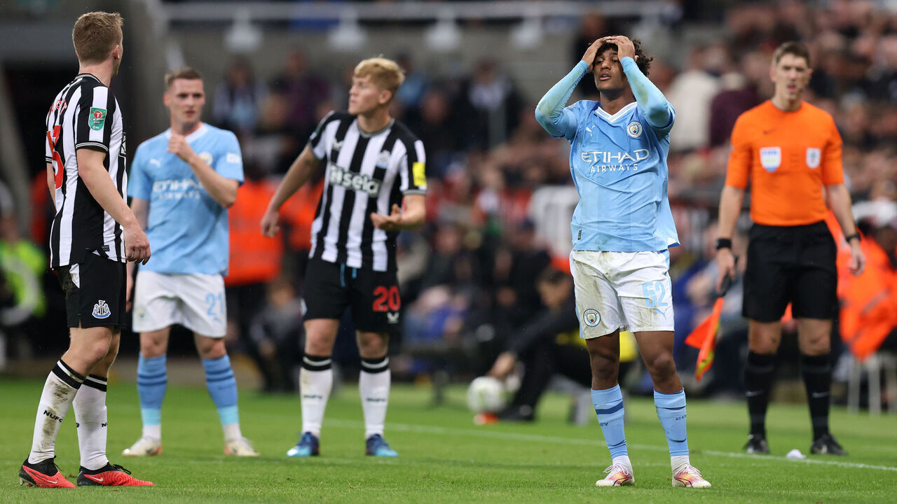 NEWCASTLE UPON TYNE, ENGLAND - SEPTEMBER 27: Oscar Bobb of Manchester City looks dejected during the Carabao Cup Third Round match between Newcastle United and Manchester Cityat St James' Park on September 27, 2023 in Newcastle upon Tyne, England.