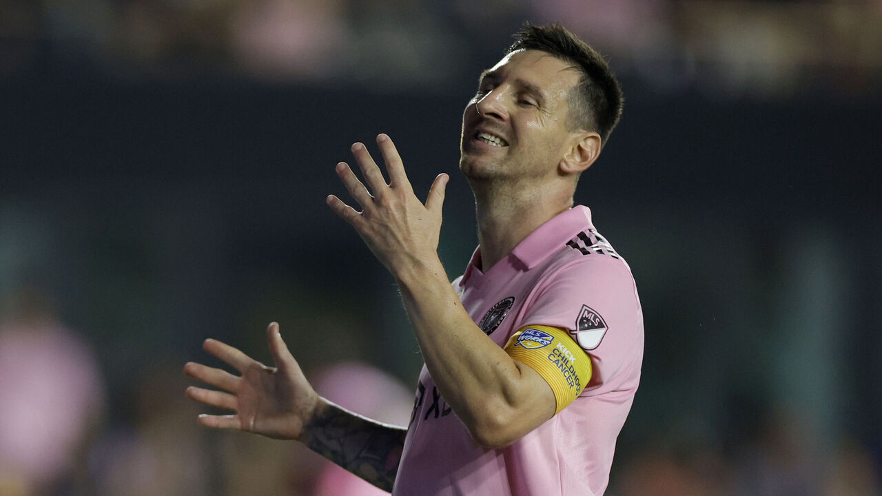 FORT LAUDERDALE, FLORIDA - SEPTEMBER 20: Lionel Messi #10 of Inter Miami reacts during the first half during a match between Toronto FC and Inter Miami CF at DRV PNK Stadium on September 20, 2023 in Fort Lauderdale, Florida.