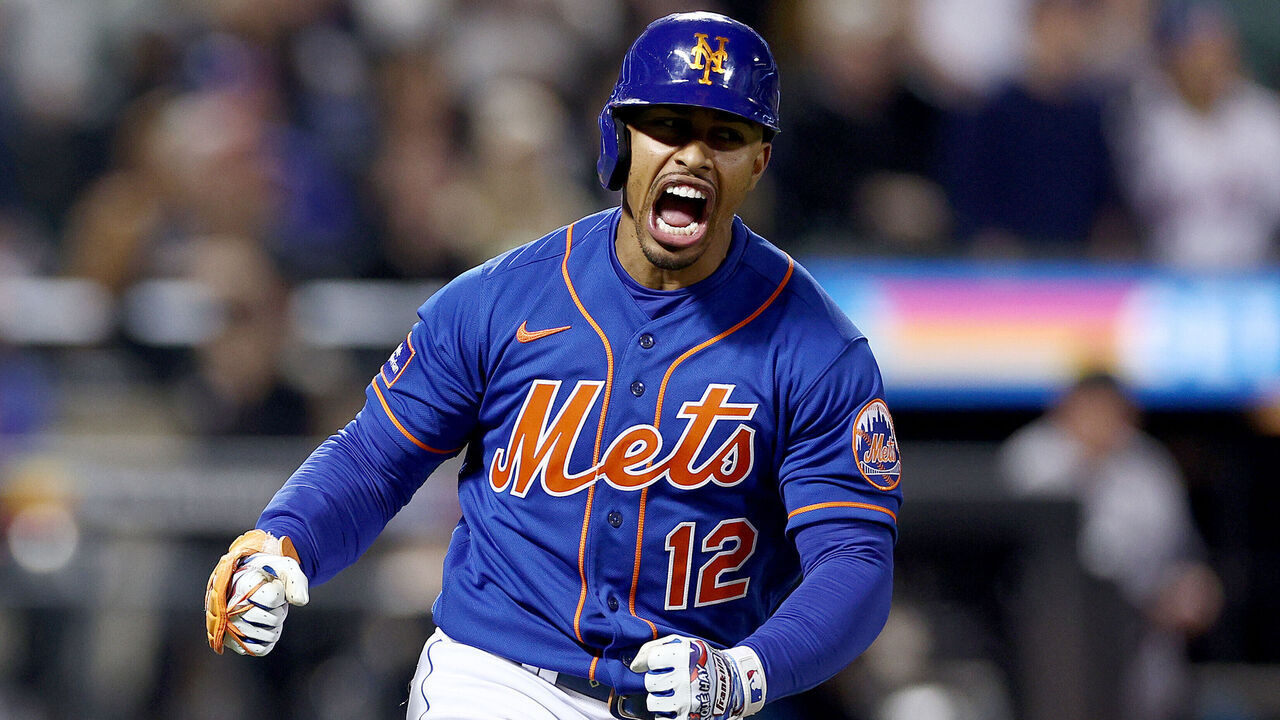 NEW YORK, NEW YORK - SEPTEMBER 27: Francisco Lindor #12 of the New York Mets celebrates his solo home run in the fourth inning against the Miami Marlins during game two of a double header at Citi Field on September 27, 2023 in the Flushing neighborhood of the Queens borough of New York City. This is Lindor's 30th home run of the season.