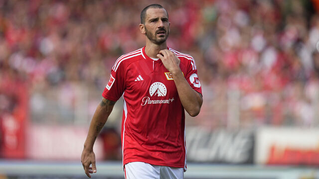 BERLIN, GERMANY - SEPTEMBER 23: Leonardo Bonucci of 1. FC Union Berlin looks on during the Bundesliga match between 1. FC Union Berlin and TSG Hoffenheim at An der Alten Foersterei on September 23, 2023 in Berlin, Germany.
