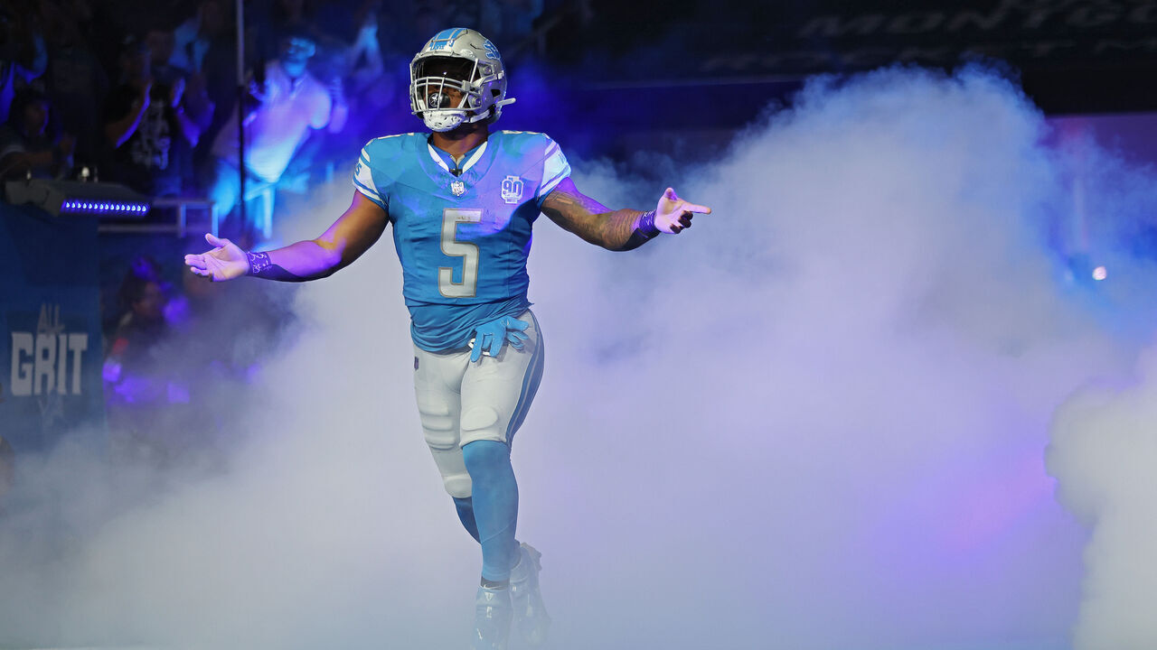 DETROIT, MICHIGAN - SEPTEMBER 17: David Montgomery #5 of the Detroit Lions runs onto the field during player intro before the game \ass\ at Ford Field on September 17, 2023 in Detroit, Michigan.