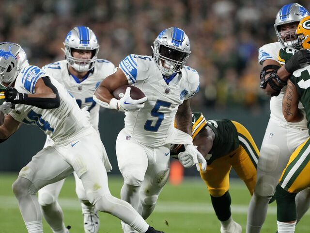 Montgomery's 3 TDs lead Lions past Packers on TNF