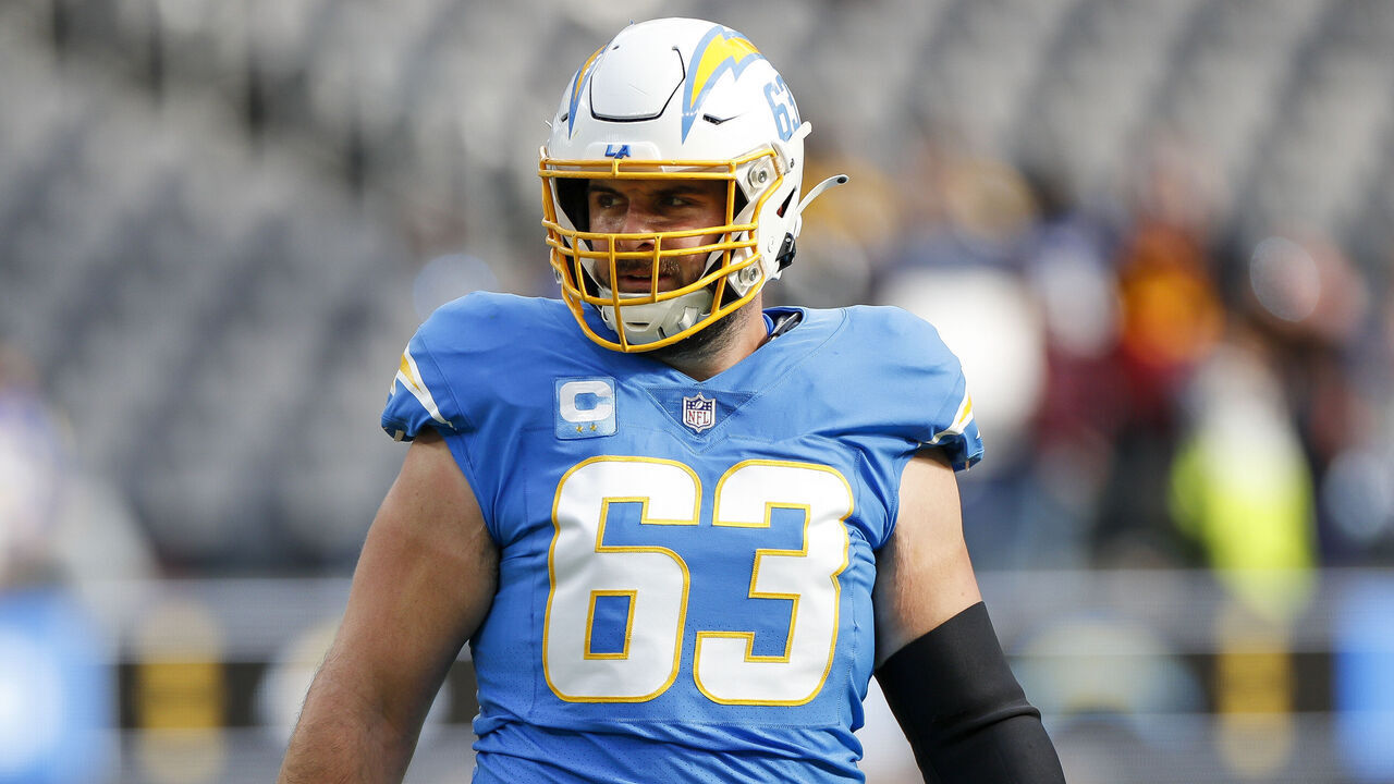 INGLEWOOD, CA - JANUARY 01: Los Angeles Chargers center Corey Linsley (63) warms up prior to an NFL regular season game between the Los Angeles Rams and the Los Angeles Chargers on January 01, 2023, at SoFi Stadium in Inglewood, CA.