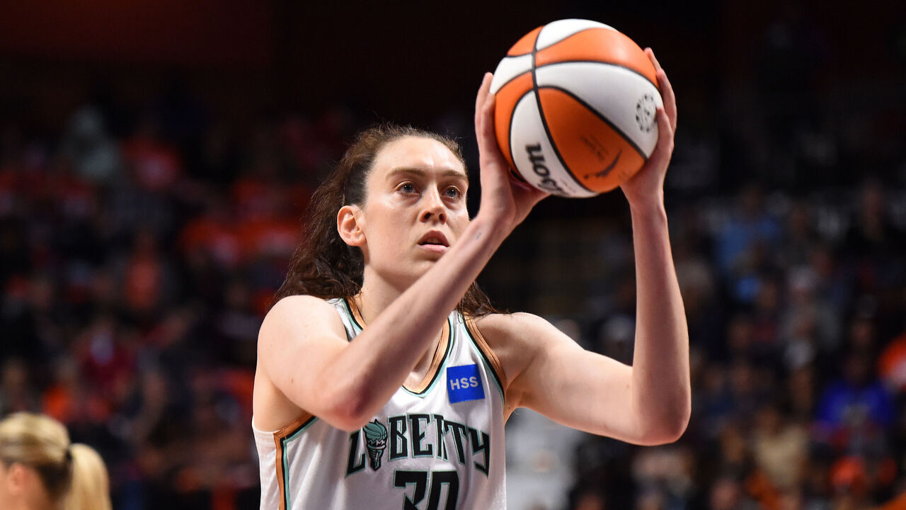 UNCASVILLE, CT - SEPTEMBER 29: Breanna Stewart #30 of the New York Liberty shoots a free throw during game three of the 2023 WNBA Playoffs semifinals against the Connecticut Sun on September 29, 2023 at the Mohegan Sun Arena in Uncasville, Connecticut. Mandatory Copyright Notice: Copyright 2023 NBAE