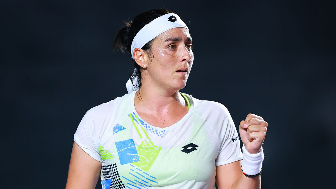 ZAPOPAN, MEXICO - SEPTEMBER 20: Ons Jabeur of Tunisia celebrates during the women's singles round of 16 match against Martina Trevisan of Italy as part of the day six of the Guadalajara Open Akron 2023 presented by Santander as part of the Hologic WTA Tour at Complejo Panamericano de Tenis on September 20, 2023 in Zapopan, Mexico.