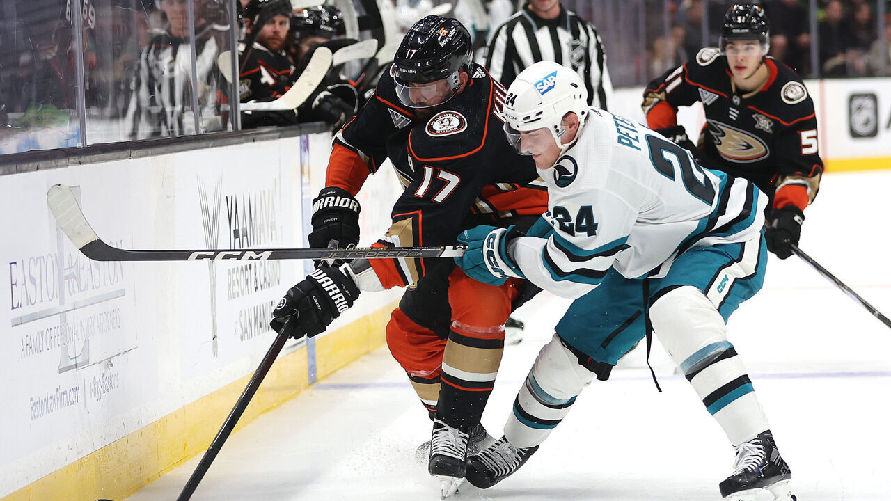 ANAHEIM, CALIFORNIA - SEPTEMBER 27: Alex Killorn #17 of the Anaheim Ducks controls the puck past the defense of Jacob Peterson #24 of the San Jose Sharks during the second period of a preseason game at Honda Center on September 27, 2023 in Anaheim, California.