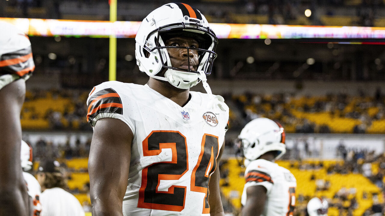 PITTSBURGH, PENNSYLVANIA - SEPTEMBER 18: Nick Chubb #24 of the Cleveland Browns warms up before the game against the Pittsburgh Steelers at Acrisure Stadium on September 18, 2023 in Pittsburgh, Pennsylvania. The Steelers beat the Browns 26-22.
