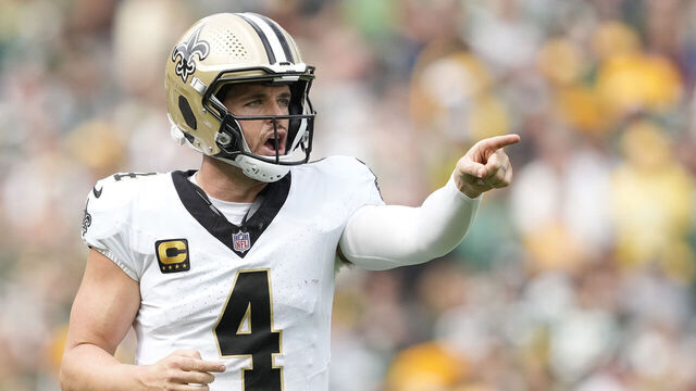 GREEN BAY, WISCONSIN - SEPTEMBER 24: Derek Carr #4 of the New Orleans Saints points towards the sidelines during the second quarter against the Green Bay Packers at Lambeau Field on September 24, 2023 in Green Bay, Wisconsin.