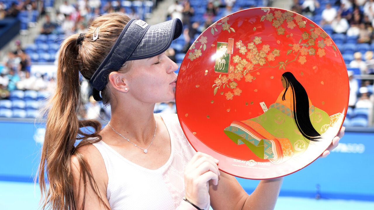 TOKYO, JAPAN - OCTOBER 01: Veronika Kudermetova poses with the trophy after defeating Jessica Pegula of the United States their singls final match on day seven of the Toray Pan Pacific Open at Ariake Coliseum on October 01, 2023 in Tokyo, Japan.