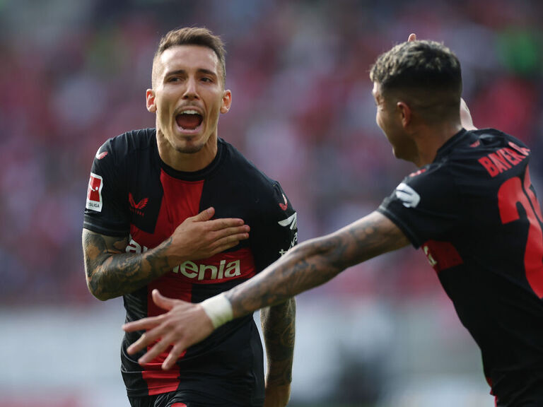 Saturday in Bundesliga Leverkusen defeat Mainz to go top of table
