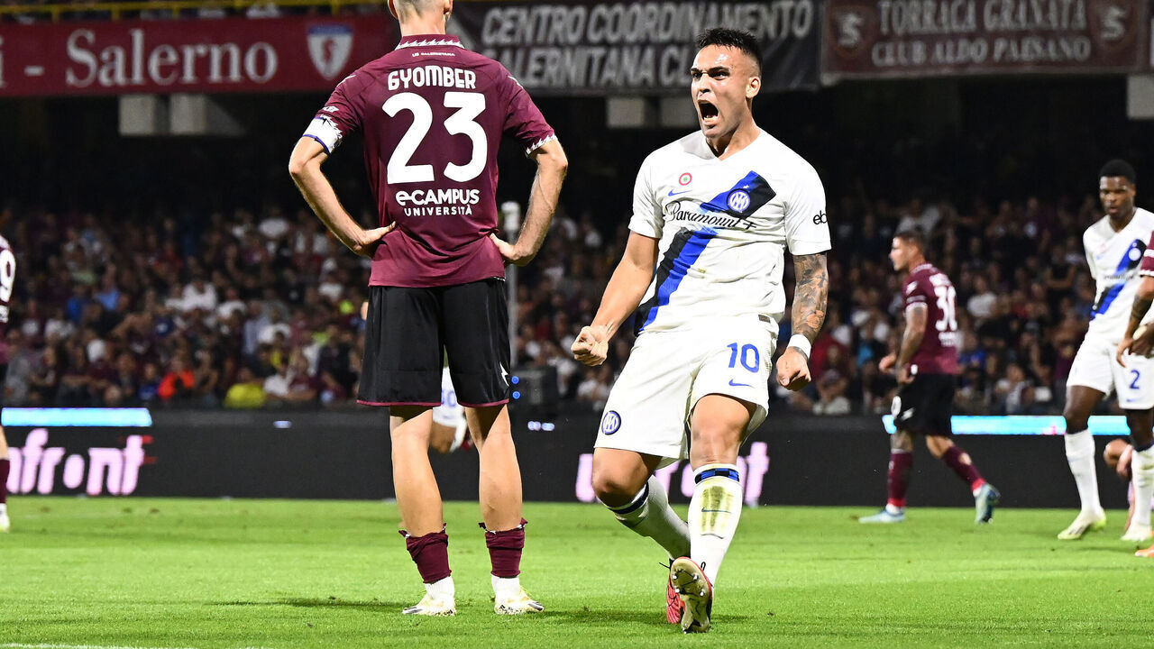 SALERNO, ITALY - SEPTEMBER 30: Lautaro Martinez of FC Internazionale celebrates after scoring the goal during the Serie A TIM match between US Salernitana and FC Internazionale at Stadio Arechi on September 30, 2023 in Salerno, Italy.
