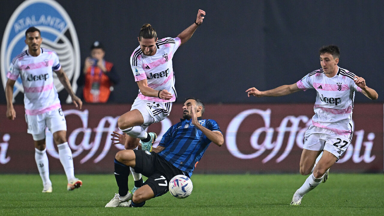 BERGAMO, ITALY - OCTOBER 1: Adrian Rabiot of Juventus, Davide Zappacosta of Atalante Bergamo during the Italian Serie A match between Atalanta Bergamo v Juventus at the Gewiss on October 1, 2023 in Bergamo Italy