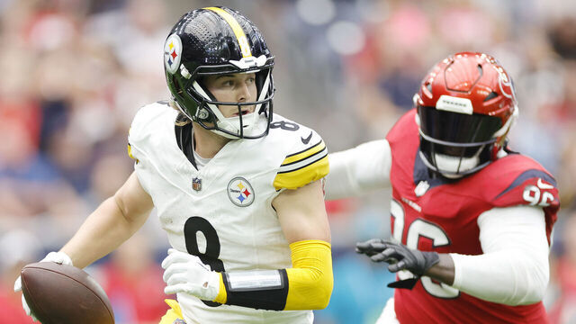 HOUSTON, TEXAS - OCTOBER 01: Maliek Collins #96 of the Houston Texans pressures Kenny Pickett #8 of the Pittsburgh Steelers during the second quarter at NRG Stadium on October 01, 2023 in Houston, Texas.