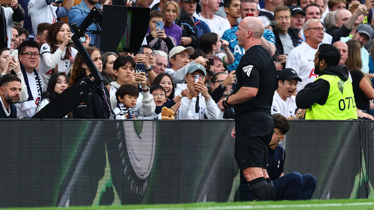 LONDON, ENGLAND - SEPTEMBER 30: Referee Simon Hooper consults VAR during the Premier League match between Tottenham Hotspur and Liverpool FC at Tottenham Hotspur Stadium on September 30, 2023 in London, England.