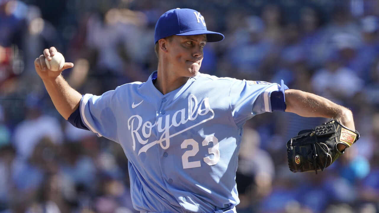KANSAS CITY, MISSOURI - OCTOBER 01: Zack Greinke #23 of the Kansas City Royals pitches in the second inning against the New York Yankees at Kauffman Stadium on October 01, 2023 in Kansas City, Missouri.