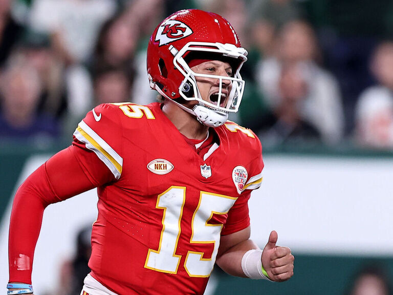 Chiefs' Patrick Mahomes sets the NFL record for the fastest to reach 200 TD  passes, Professional