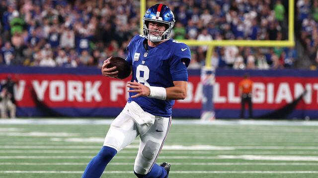 EAST RUTHERFORD, NEW JERSEY - OCTOBER 02: Daniel Jones #8 of the New York Giants runs the ball during the second half against the Seattle Seahawks at MetLife Stadium on October 02, 2023 in East Rutherford, New Jersey.