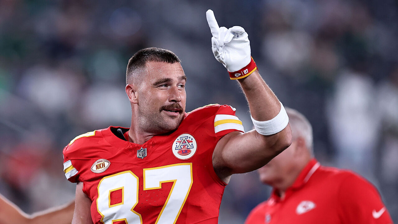 EAST RUTHERFORD, NEW JERSEY - OCTOBER 01: Travis Kelce #87 of the Kansas City Chiefs looks on prior to the game New York Jets at MetLife Stadium on October 01, 2023 in East Rutherford, New Jersey.