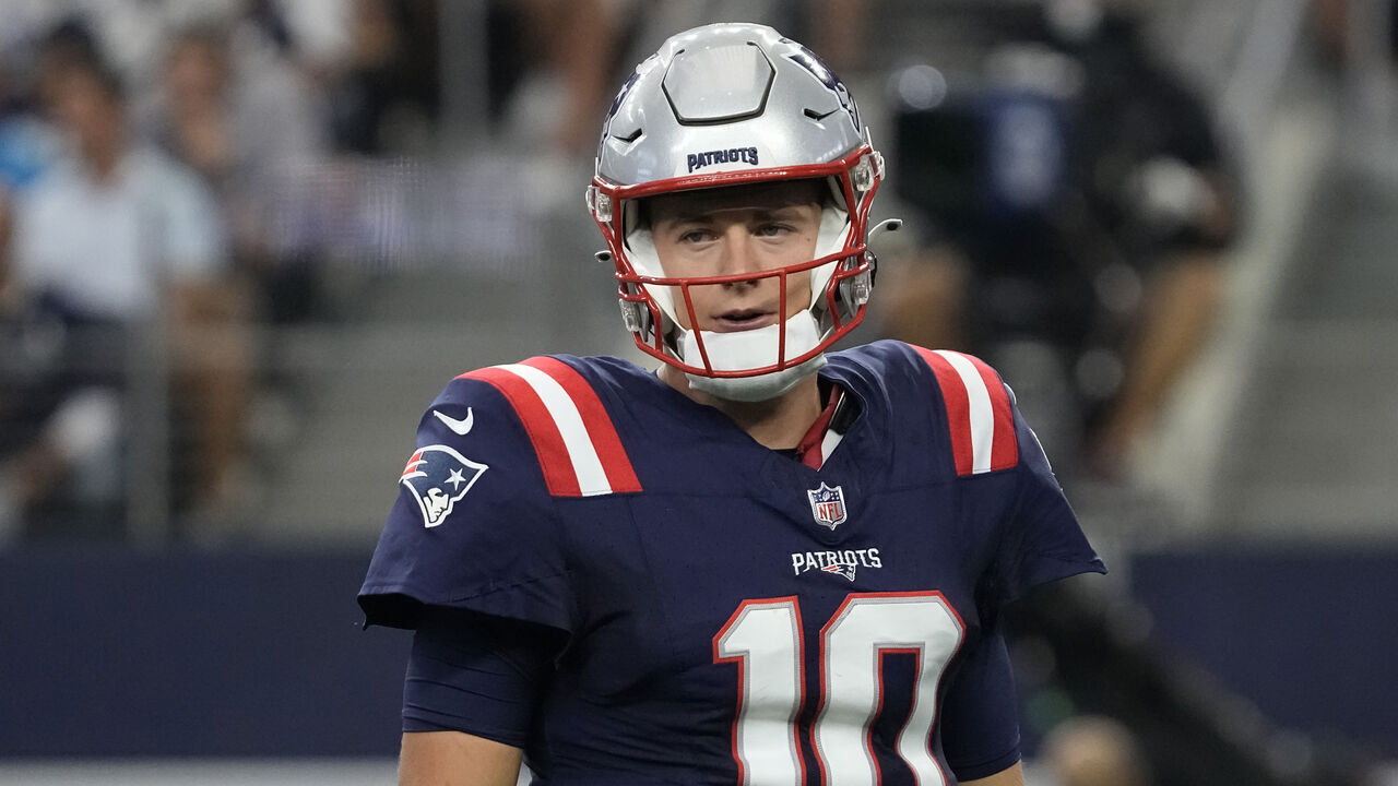 ARLINGTON, TEXAS - OCTOBER 01: Mac Jones #10 of the New England Patriots looks to the sideline during the first half against the Dallas Cowboys at AT&T Stadium on October 01, 2023 in Arlington, Texas.