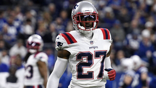 INDIANAPOLIS, IN - DECEMBER 18: New England Patriots Cornerback J.C. Jackson (27) looks to the sideline during the NFL football game between the New England Patriots and the Indianapolis Colts on December 18, 2021, at Lucas Oil Stadium in Indianapolis, Indiana.