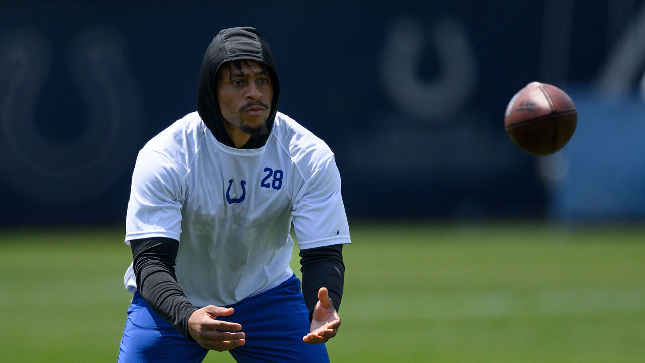 INDIANAPOLIS, IN - MAY 25: Indianapolis Colts running back Jonathan Taylor (28) runs through a drill during the Indianapolis Colts OTA on May 25, 2023 at the Indiana Farm Bureau Football Center in Indianapolis, IN.